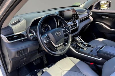 2022 Toyota Highlander Hybrid XLE Bronze Edition