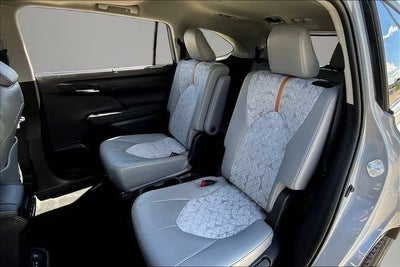 2022 Toyota Highlander Hybrid XLE Bronze Edition