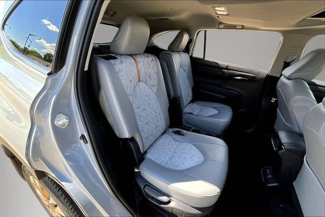 2022 Toyota Highlander Hybrid XLE Bronze Edition