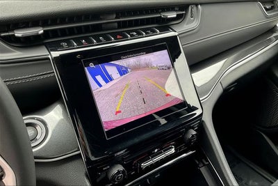 2023 Jeep Grand Cherokee Laredo 4x4