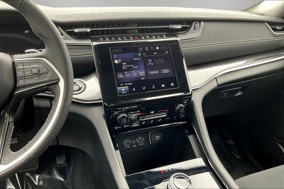 2023 Jeep Grand Cherokee Laredo 4x4