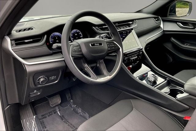 2025 Jeep Grand Cherokee Laredo X 4x4