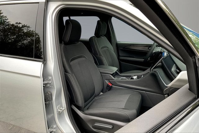 2025 Jeep Grand Cherokee Laredo X 4x4