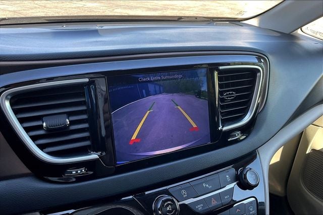 2017 Chrysler Pacifica Touring-L Plus