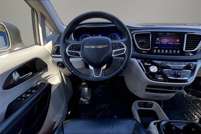 2017 Chrysler Pacifica Touring-L Plus