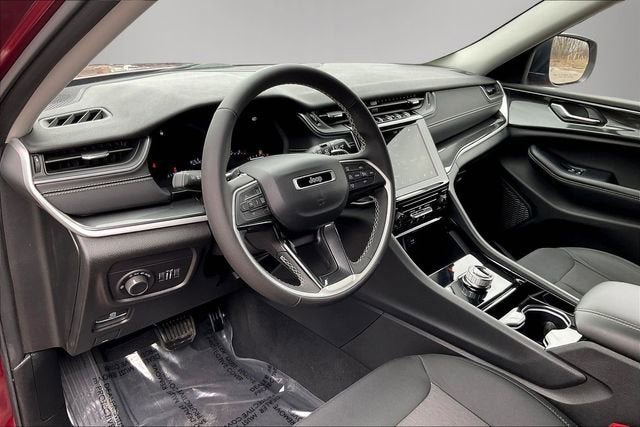 2023 Jeep Grand Cherokee Laredo 4x4